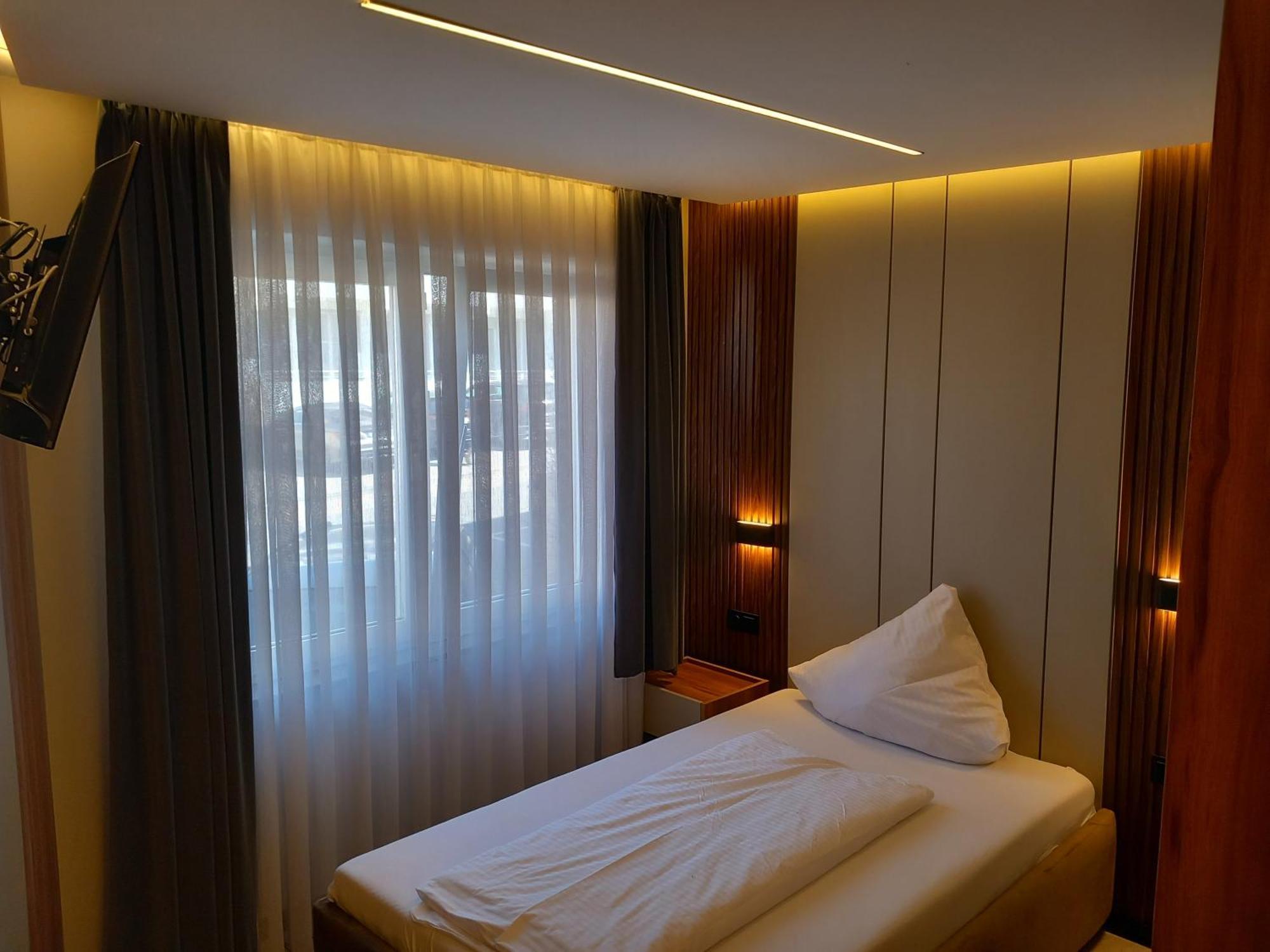 Hotel Hafez Бад Залцуфлен Екстериор снимка